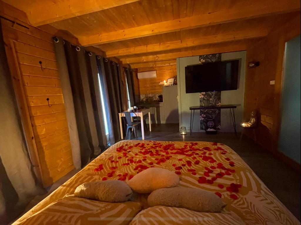 Posteľ alebo postele v izbe v ubytovaní Une Pause Douceur - Suite All in Wood