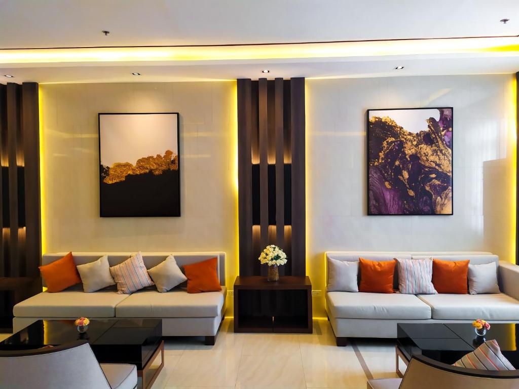 Posezení v ubytování Sotogrande Neopolitan Hotel Inc