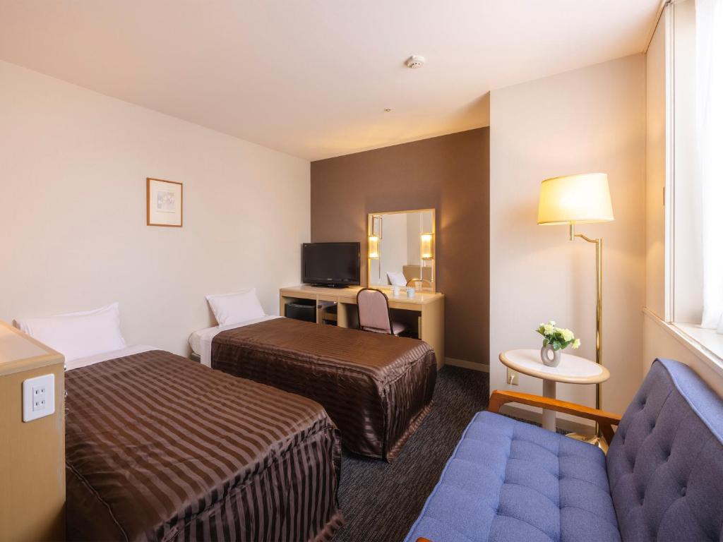 TV a/nebo společenská místnost v ubytování Tsubamesanjo Washington Hotel