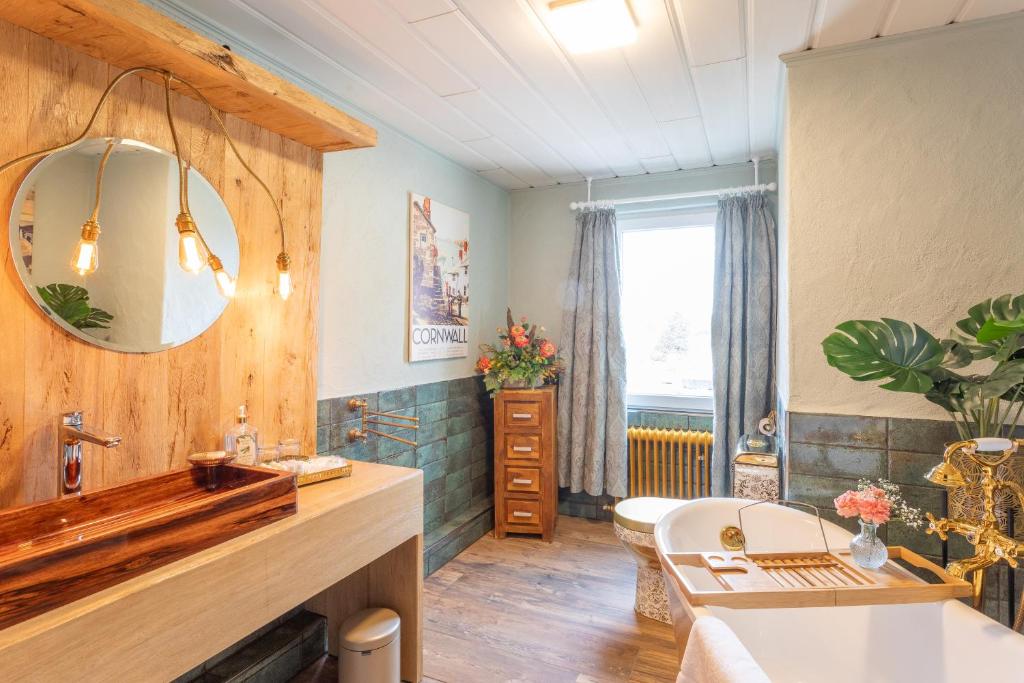The Little Britain Inn Themed Hotel One of a Kind In Europe - Appartement De Grand Standing