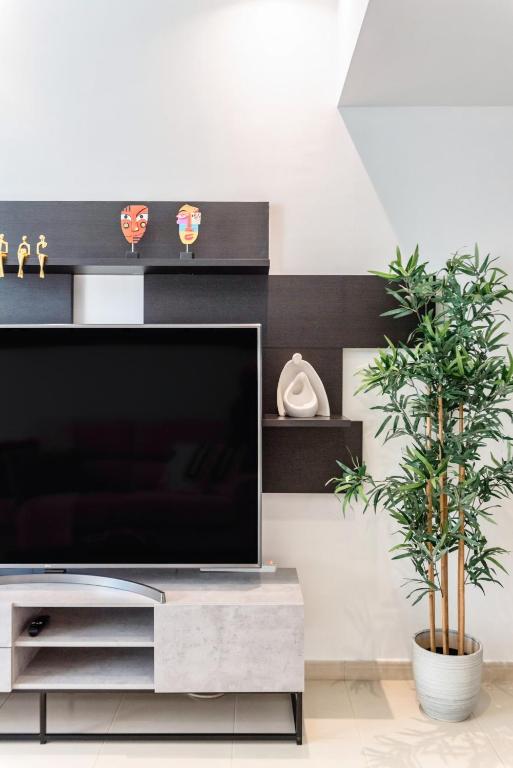 TV a/nebo společenská místnost v ubytování JBR Beach & Marina Walk I Ain Dubai view I 1 BDR