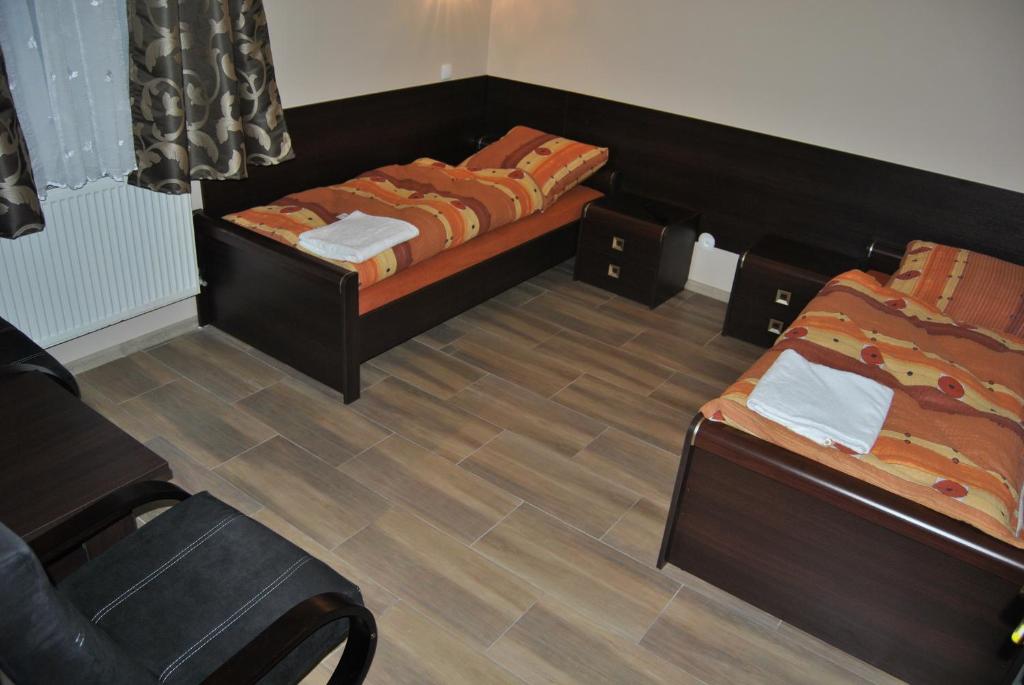 Posteľ alebo postele v izbe v ubytovaní Hotel Gościniec