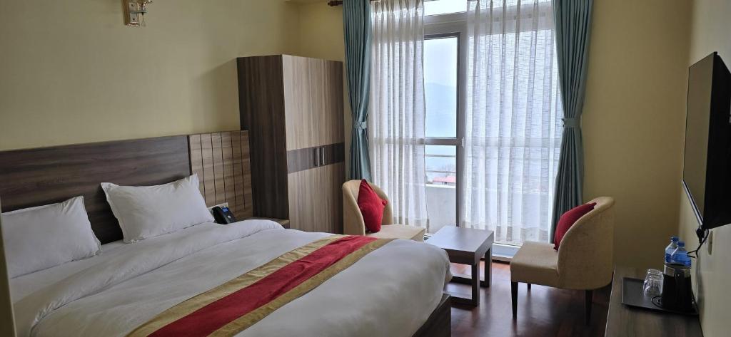 Postel nebo postele na pokoji v ubytování Hotel Dolkha Durbar