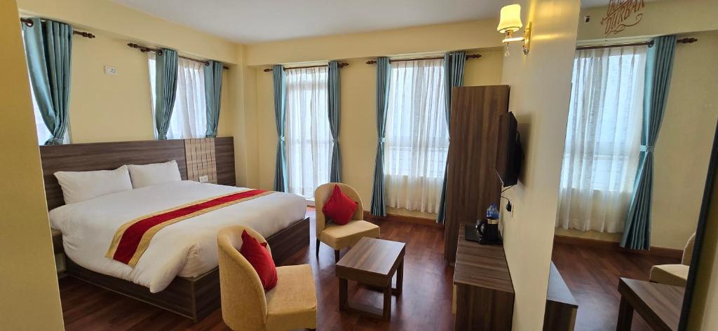 Postel nebo postele na pokoji v ubytování Hotel Dolkha Durbar