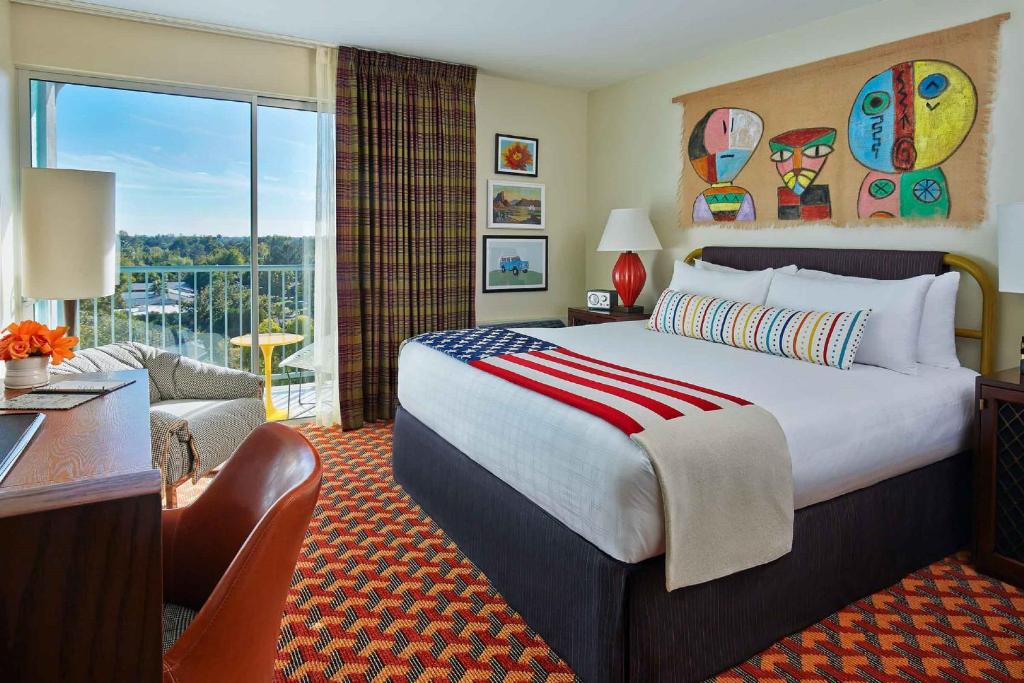 Postel nebo postele na pokoji v ubytování Graduate by Hilton Tempe