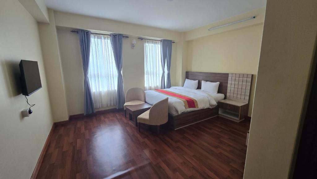 Postel nebo postele na pokoji v ubytování Hotel Dolkha Durbar