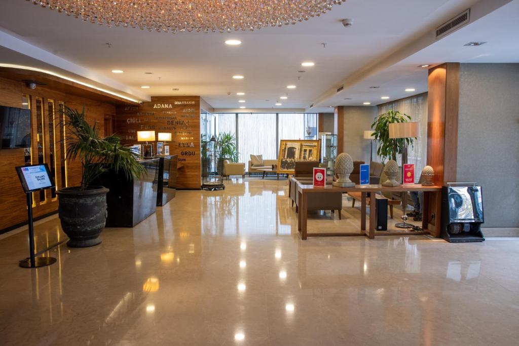 TV a/nebo společenská místnost v ubytování Anemon Kent Ankara Otel