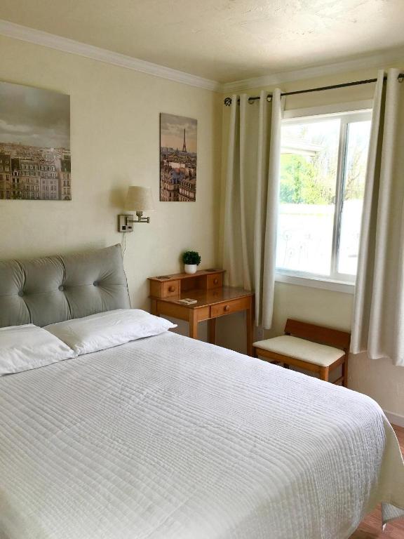Postel nebo postele na pokoji v ubytování Paris Studio