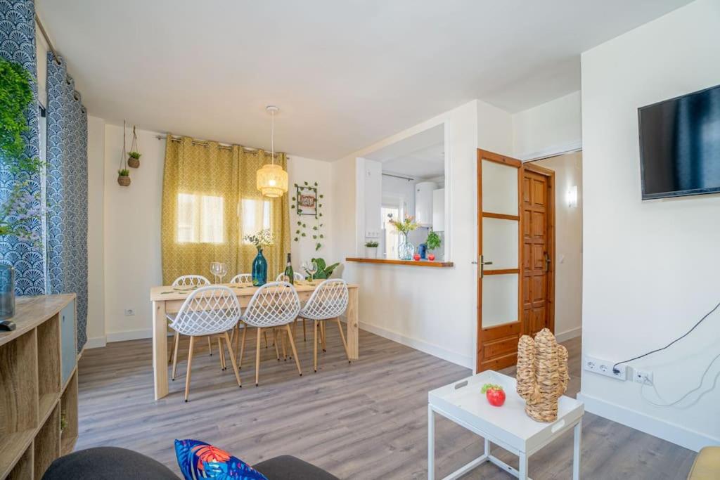 EST 22-Amplio apartamento en pleno centro JUNTO AL MAR, WIFI FIBRA, PARKING