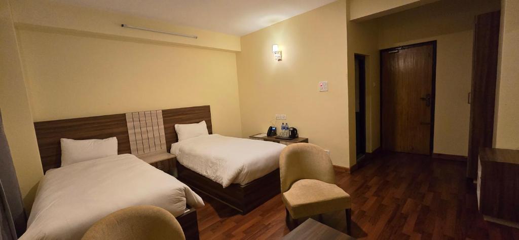 Postel nebo postele na pokoji v ubytování Hotel Dolkha Durbar