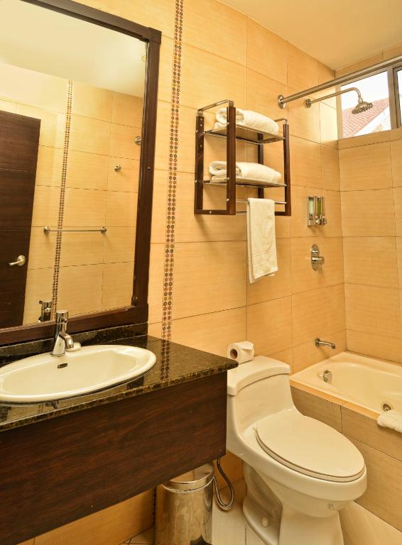 Koupelna v ubytování Zamorano Real Hotel