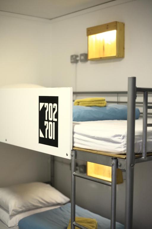 Postel nebo postele na pokoji v ubytování Central Backpackers