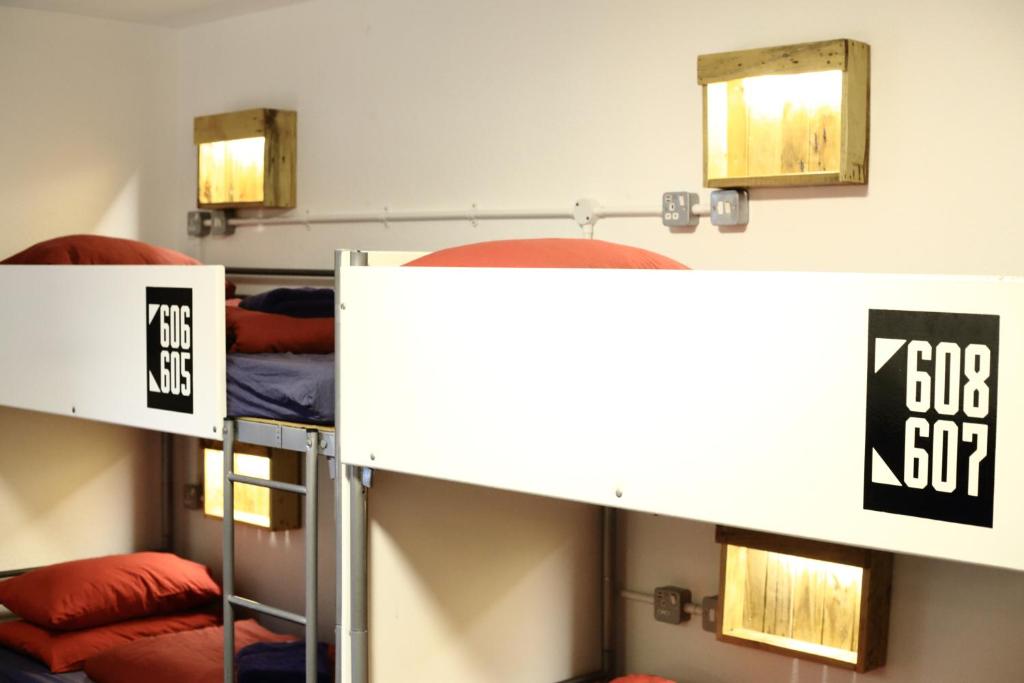 Postel nebo postele na pokoji v ubytování Central Backpackers