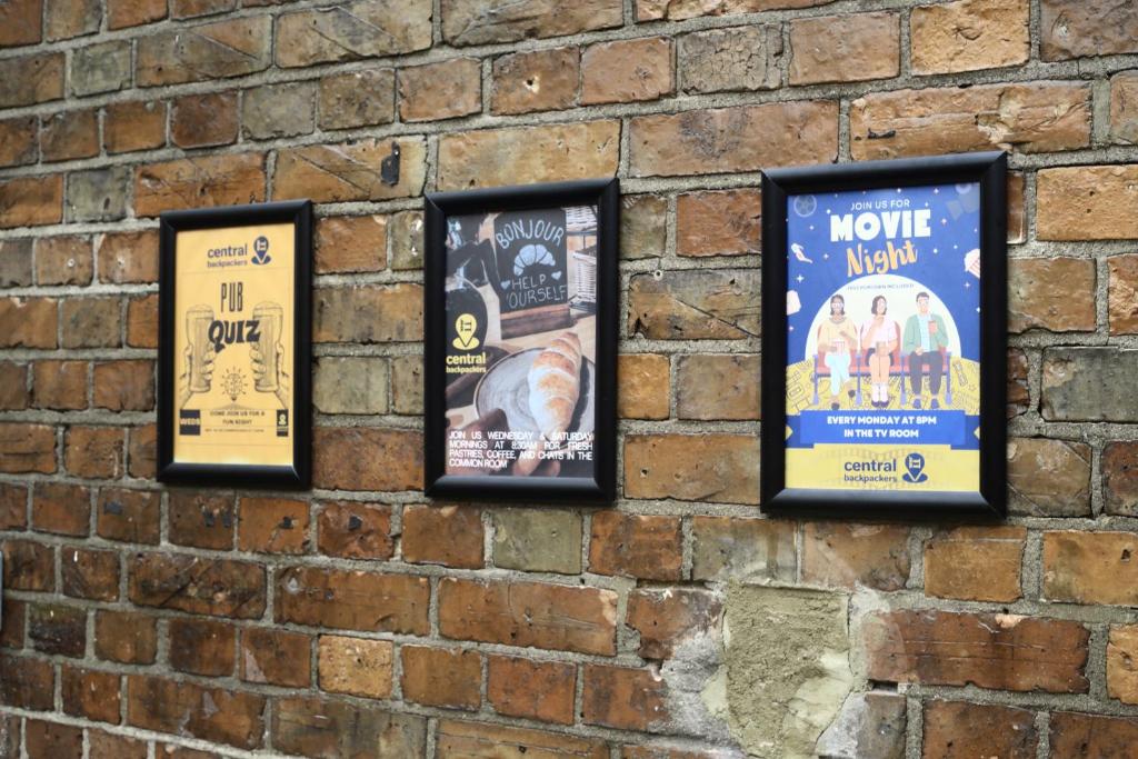 Certifikát, hodnocení, plakát nebo jiný dokument vystavený v ubytování Central Backpackers