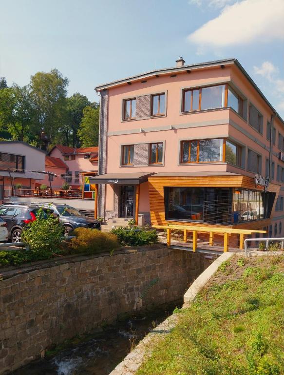 Budova, kde se hotel nachází