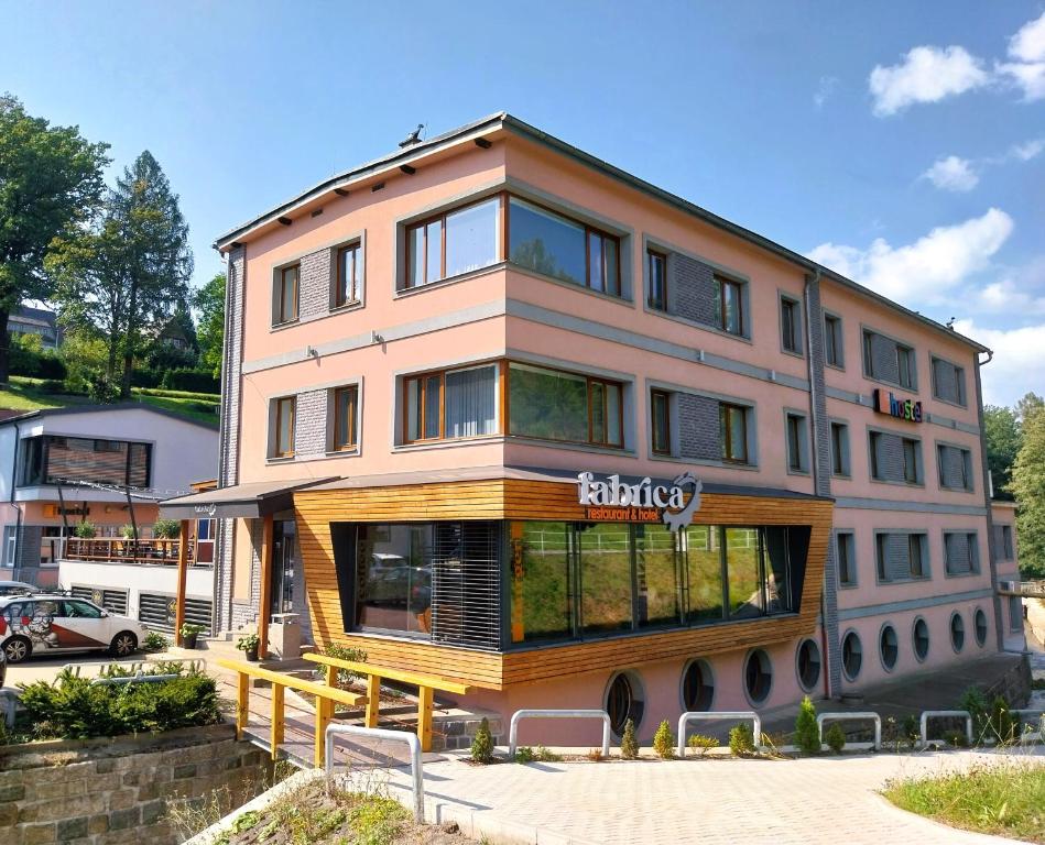 Budova, kde se hotel nachází