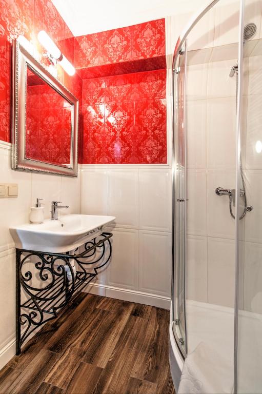 Hotel POD HERBEM -POKOJE OZONOWANE - Resim 12