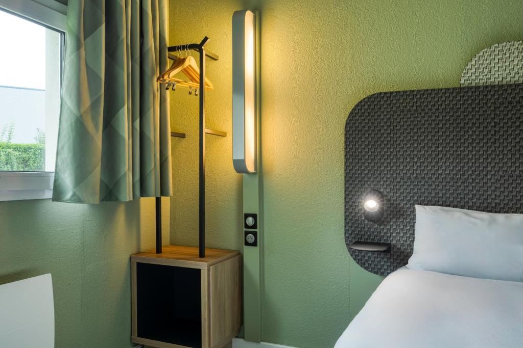 Postel nebo postele na pokoji v ubytování B&B HOTEL Liège Rocourt