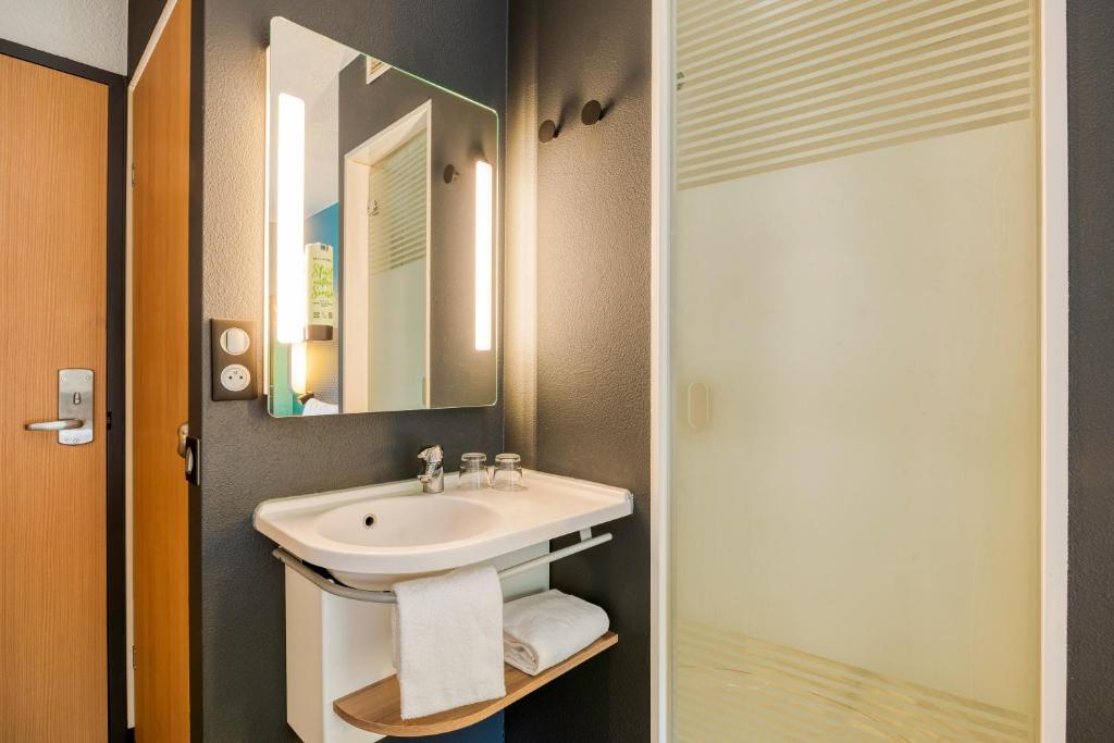 Koupelna v ubytování B&B HOTEL Liège Rocourt