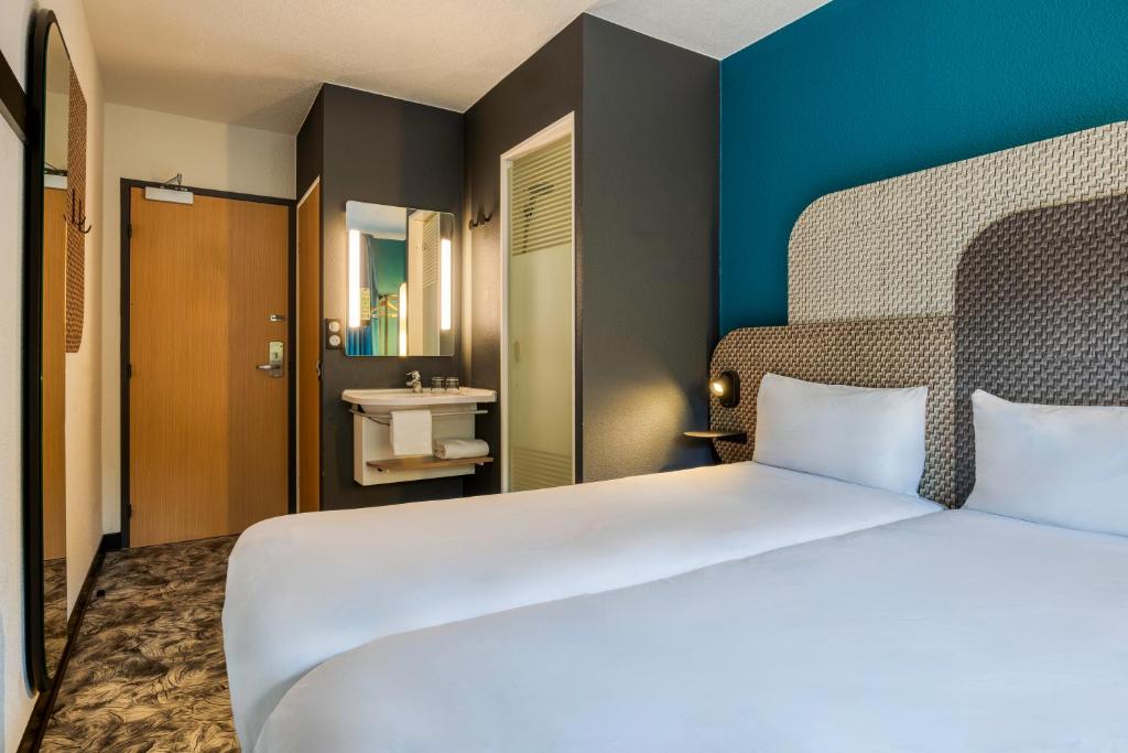Postel nebo postele na pokoji v ubytování B&B HOTEL Liège Rocourt