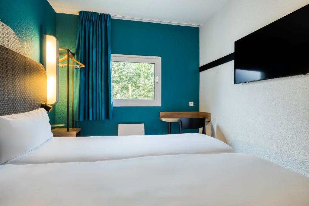 Postel nebo postele na pokoji v ubytování B&B HOTEL Liège Rocourt