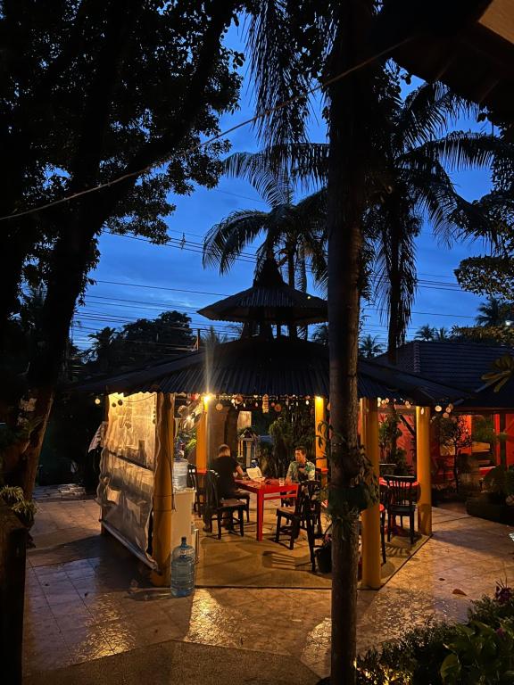 Baan Ton Rak Boutique Resortにあるレストランまたは飲食店
