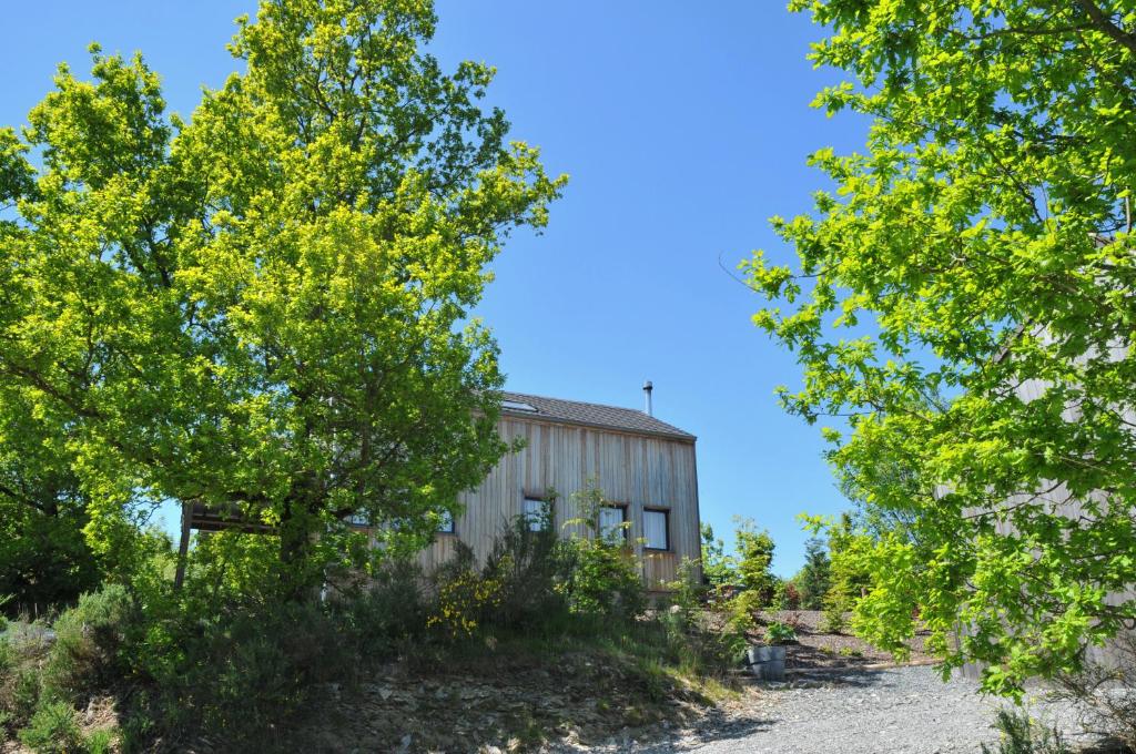 Κήπος έξω από το Jardins de L'Ourthe 8