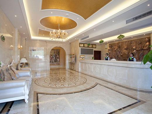 a large lobby with a hair salon with a chandelier at Vienna Hotel Hangzhou Banshan Shiqiao Road in Hangzhou