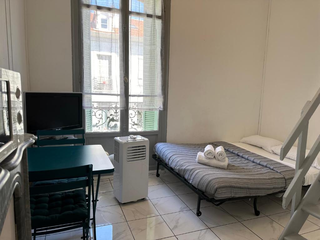 Postel nebo postele na pokoji v ubytování Les Balconnets Ap3 centre ville