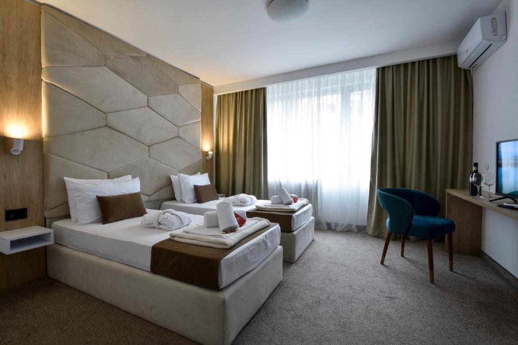 Postel nebo postele na pokoji v ubytování Hotel Sumadija