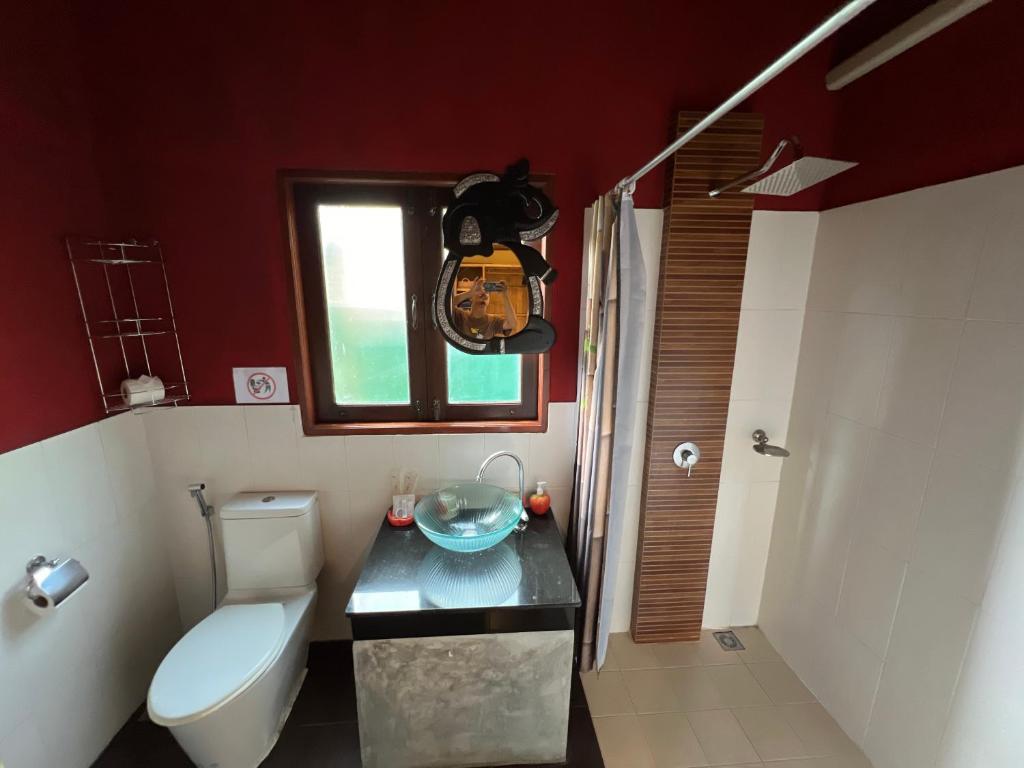 Baan Ton Rak Boutique Resortにあるバスルーム