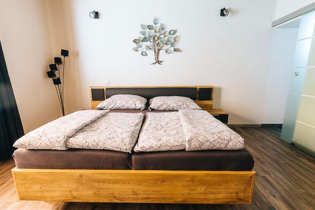 Llit o llits en una habitació de Apartmány pri Jaskyni - Bystrá