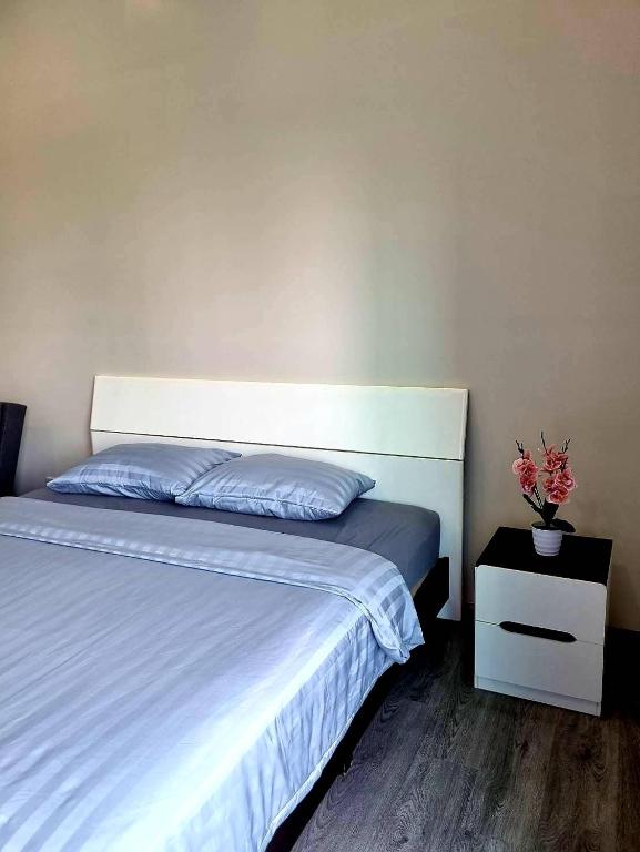 Postel nebo postele na pokoji v ubytování Aqua Residences อควา เรสซิเดนซ์ ห้องพักใหม่ให้เช่า ติดรถไฟฟ้าสถานีวุฒากาศ