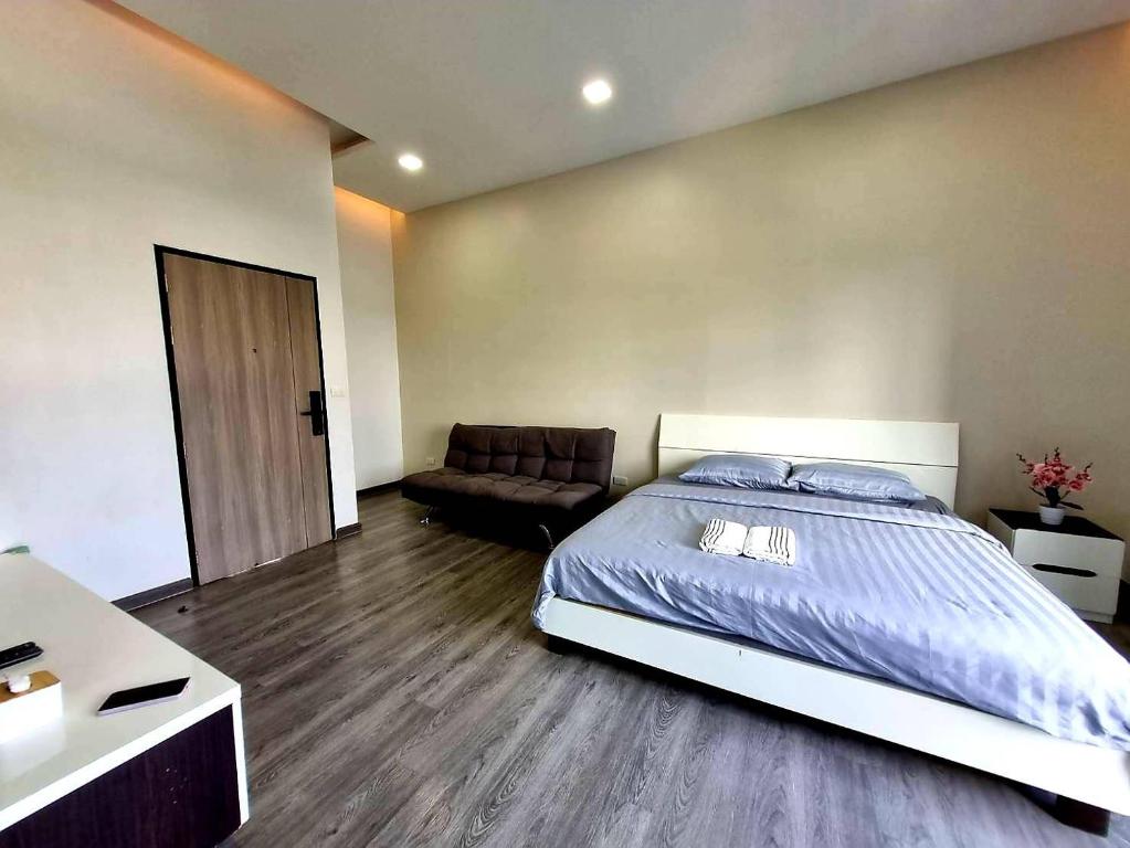 Postel nebo postele na pokoji v ubytování Aqua Residences อควา เรสซิเดนซ์ ห้องพักใหม่ให้เช่า ติดรถไฟฟ้าสถานีวุฒากาศ