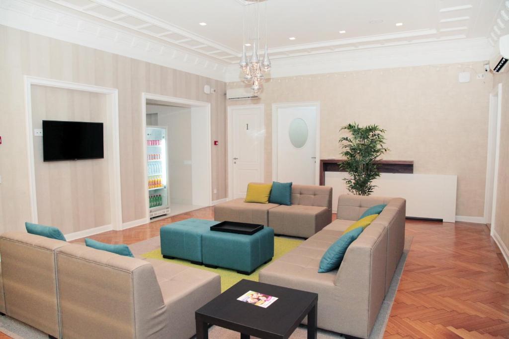TV a/nebo společenská místnost v ubytování Hostel Karavan Inn