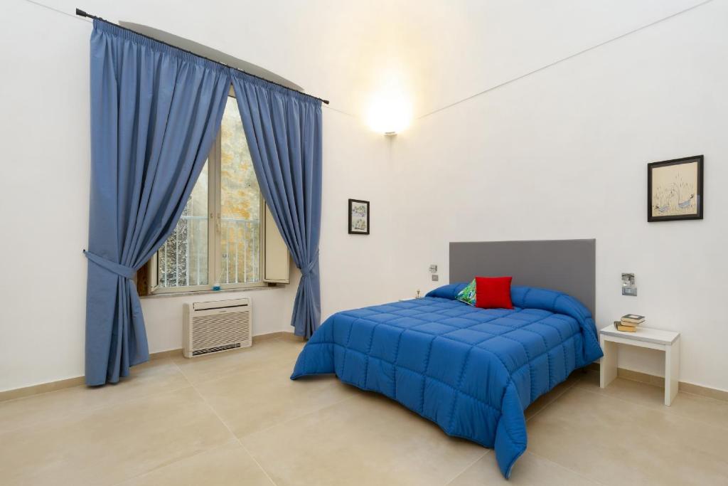 Postel nebo postele na pokoji v ubytování Il Tesoro Smart Suite & SPA