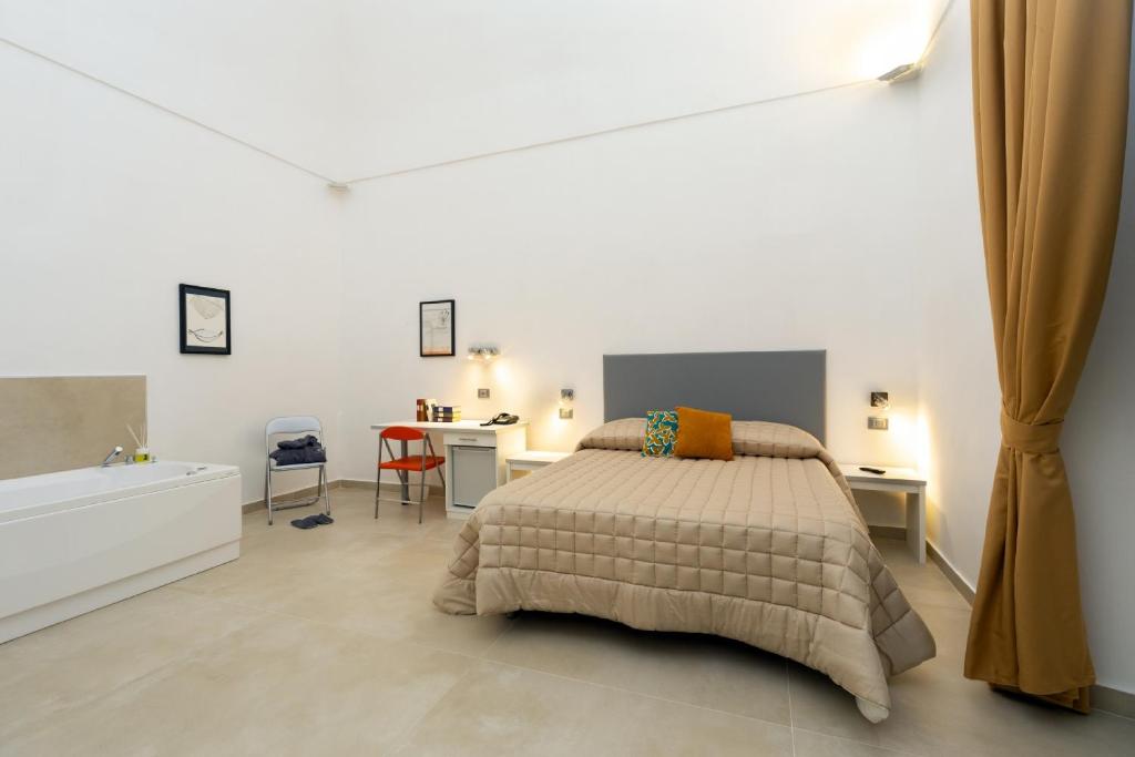Postel nebo postele na pokoji v ubytování Il Tesoro Smart Suite & SPA