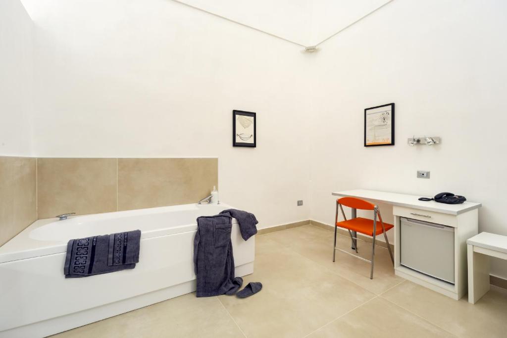 Postel nebo postele na pokoji v ubytování Il Tesoro Smart Suite & SPA