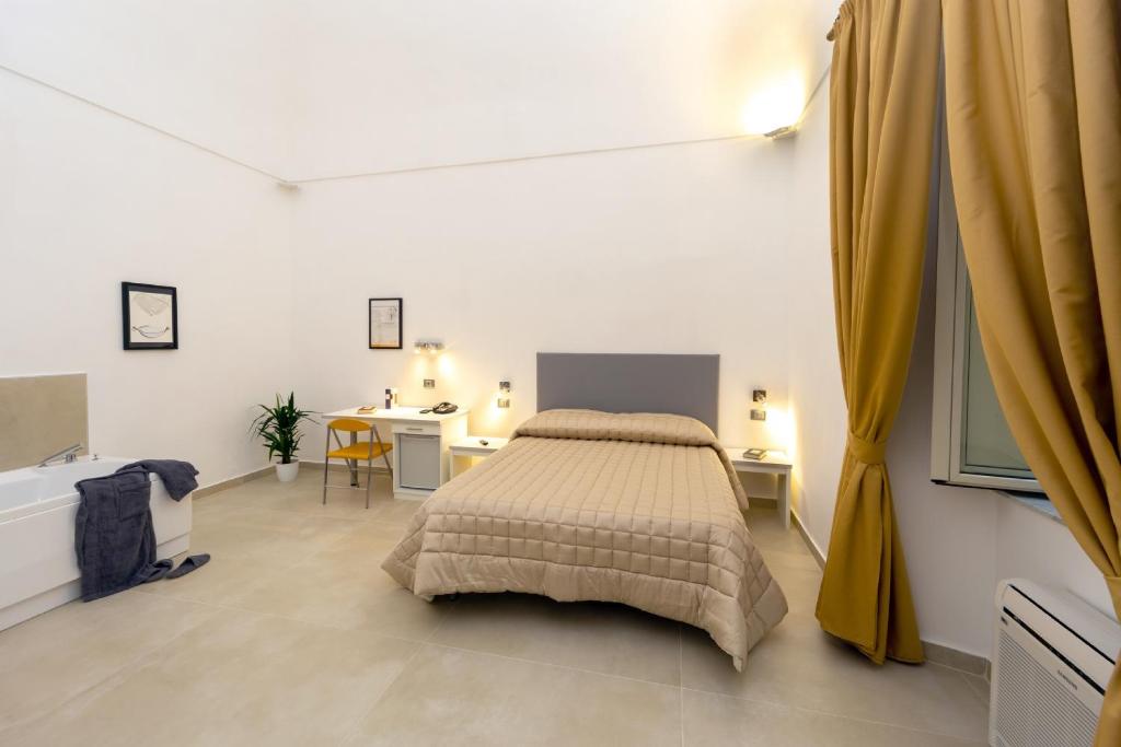 Postel nebo postele na pokoji v ubytování Il Tesoro Smart Suite & SPA