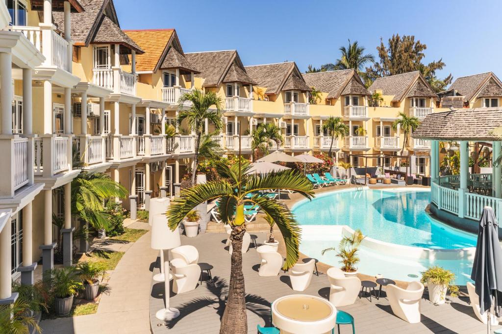 Bazén v ubytování Hôtel Exsel Ermitage nebo v jeho okolí