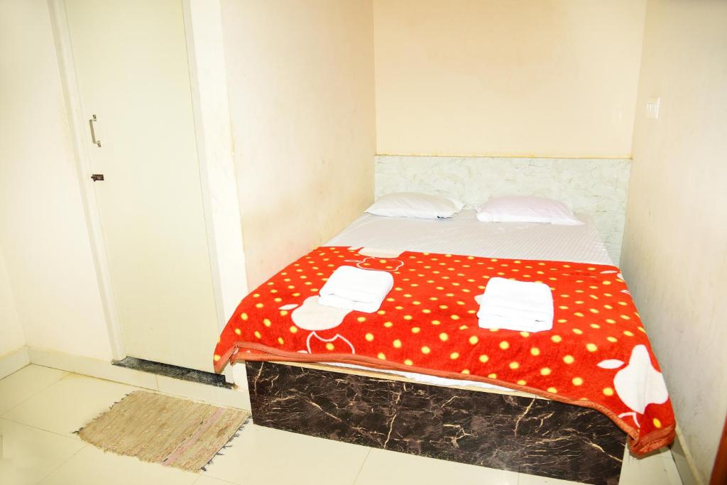 Postel nebo postele na pokoji v ubytování Royal Guest House