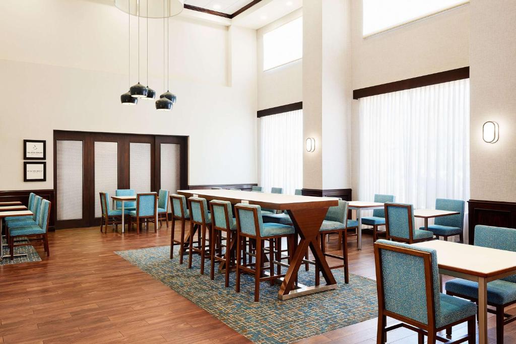 Posezení v ubytování Hampton Inn & Suites Ridgecrest