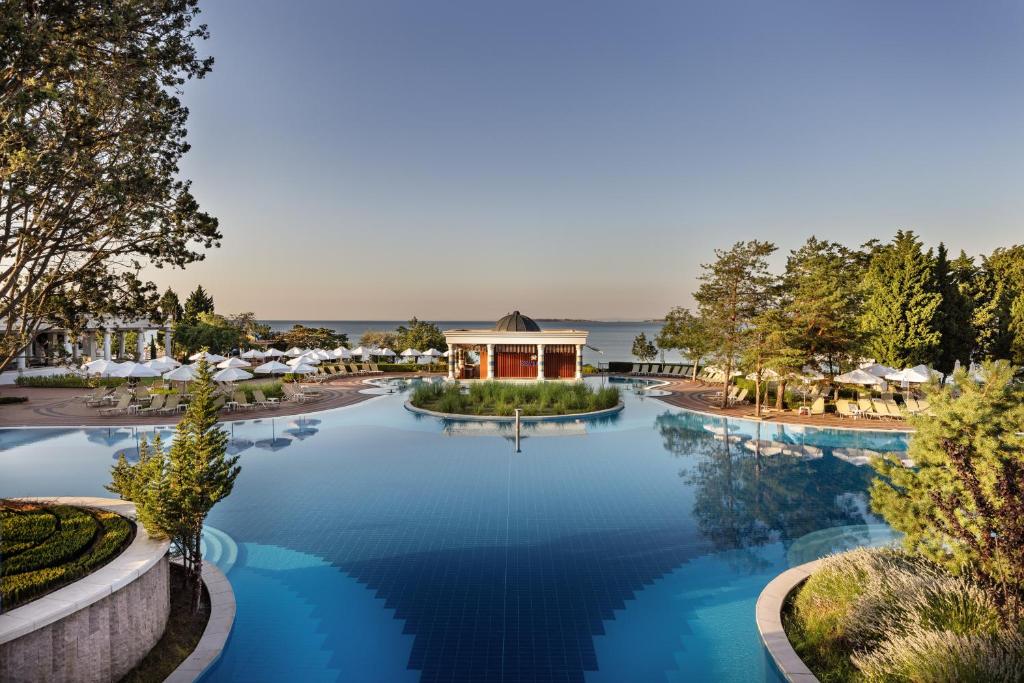 Bazén v ubytování Dreams Sunny Beach Resort and Spa - Premium All Inclusive nebo v jeho okolí
