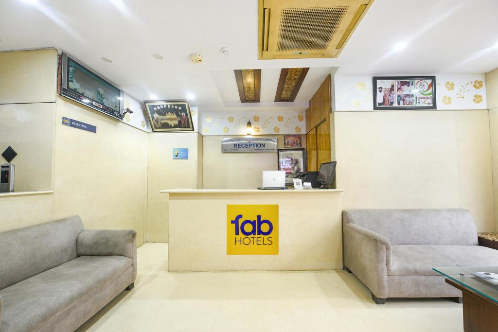 Posezení v ubytování FabHotel Jaggi Palace Karol Bagh