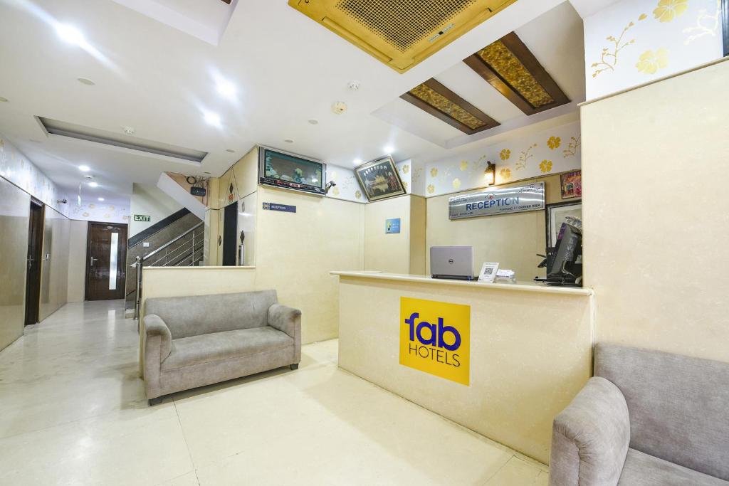 TV a/nebo společenská místnost v ubytování FabHotel Jaggi Palace Karol Bagh