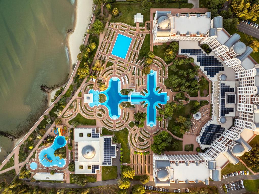 Bazén v ubytování Dreams Sunny Beach Resort and Spa - Premium All Inclusive nebo v jeho okolí
