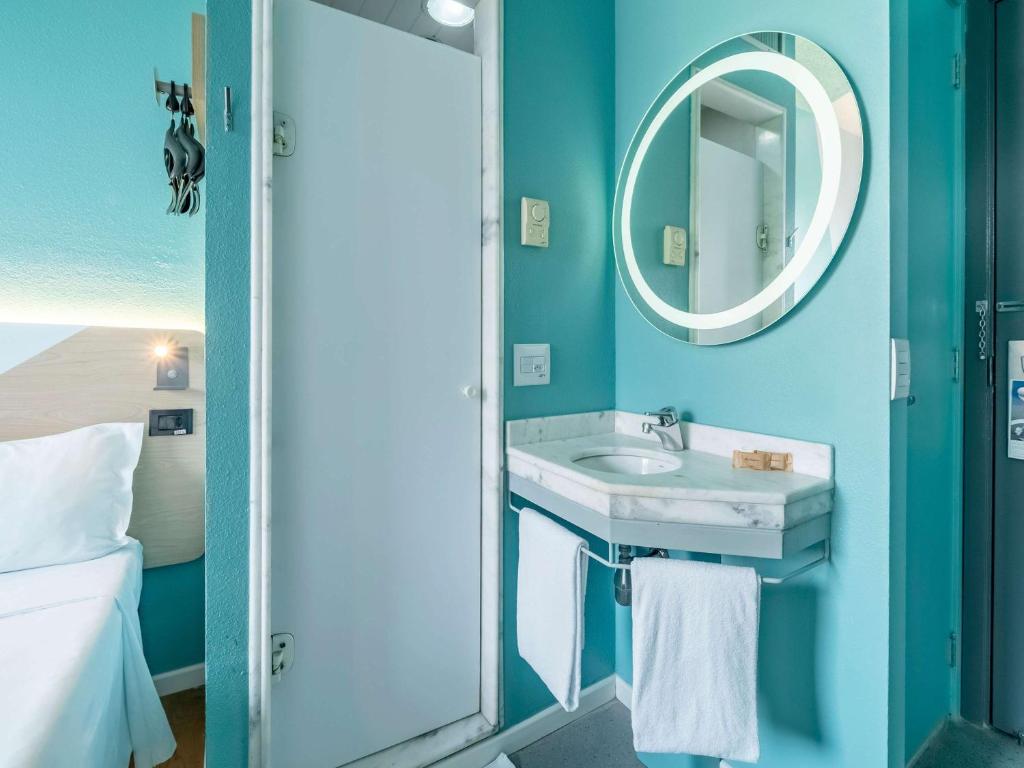 Um banheiro em ibis budget Sao Paulo Jardins