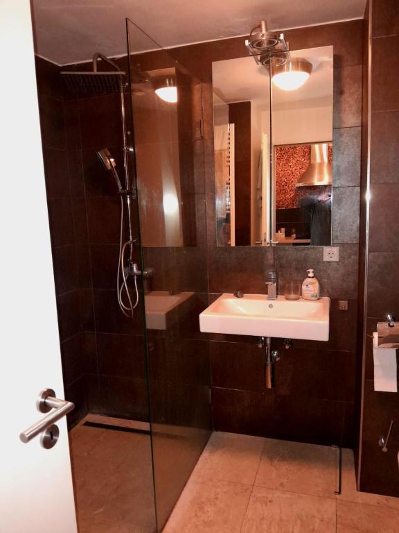 Chic Central Stay in Luxembourg - Resim 16