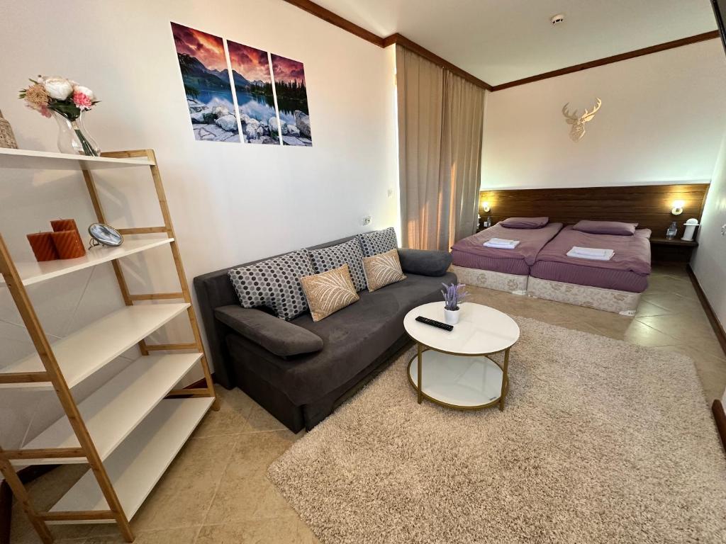 Postel nebo postele na pokoji v ubytování St Ivan Rilski SPA & Pool Studio