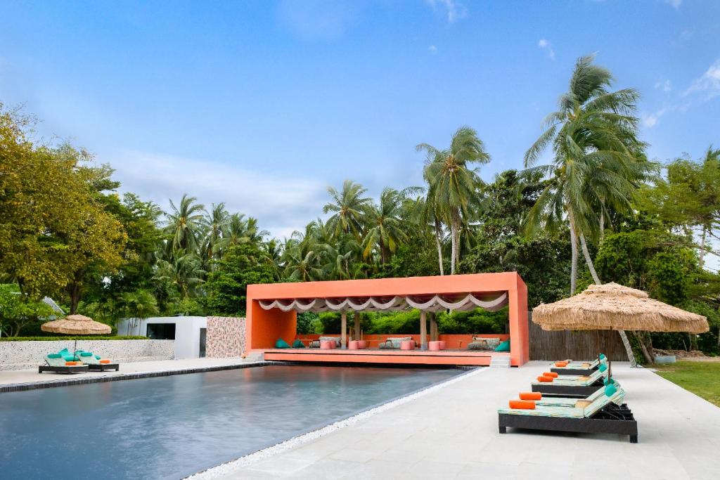 Bazén v ubytování Tolani Resort Koh Samui nebo v jeho okolí